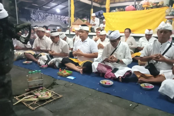 Undangan Persembahyangan di Pura Amertha Sari Desa Pohsanten